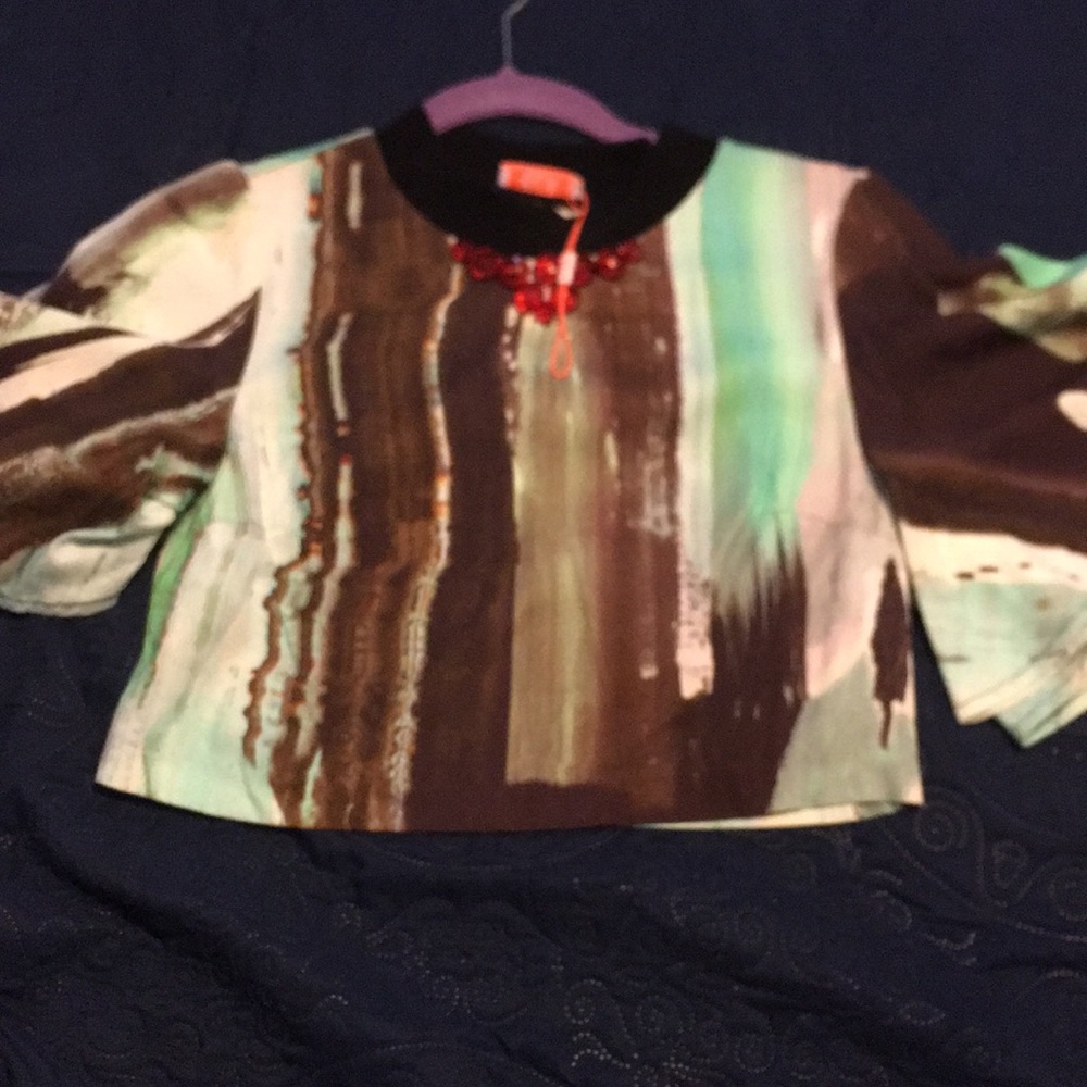 Isla Corp top